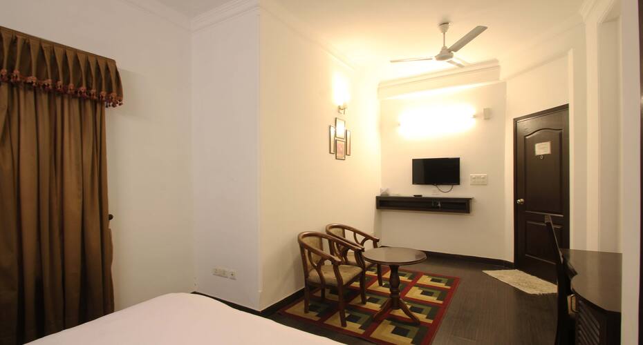 TG Rooms Sector 26, Gurgaon 5